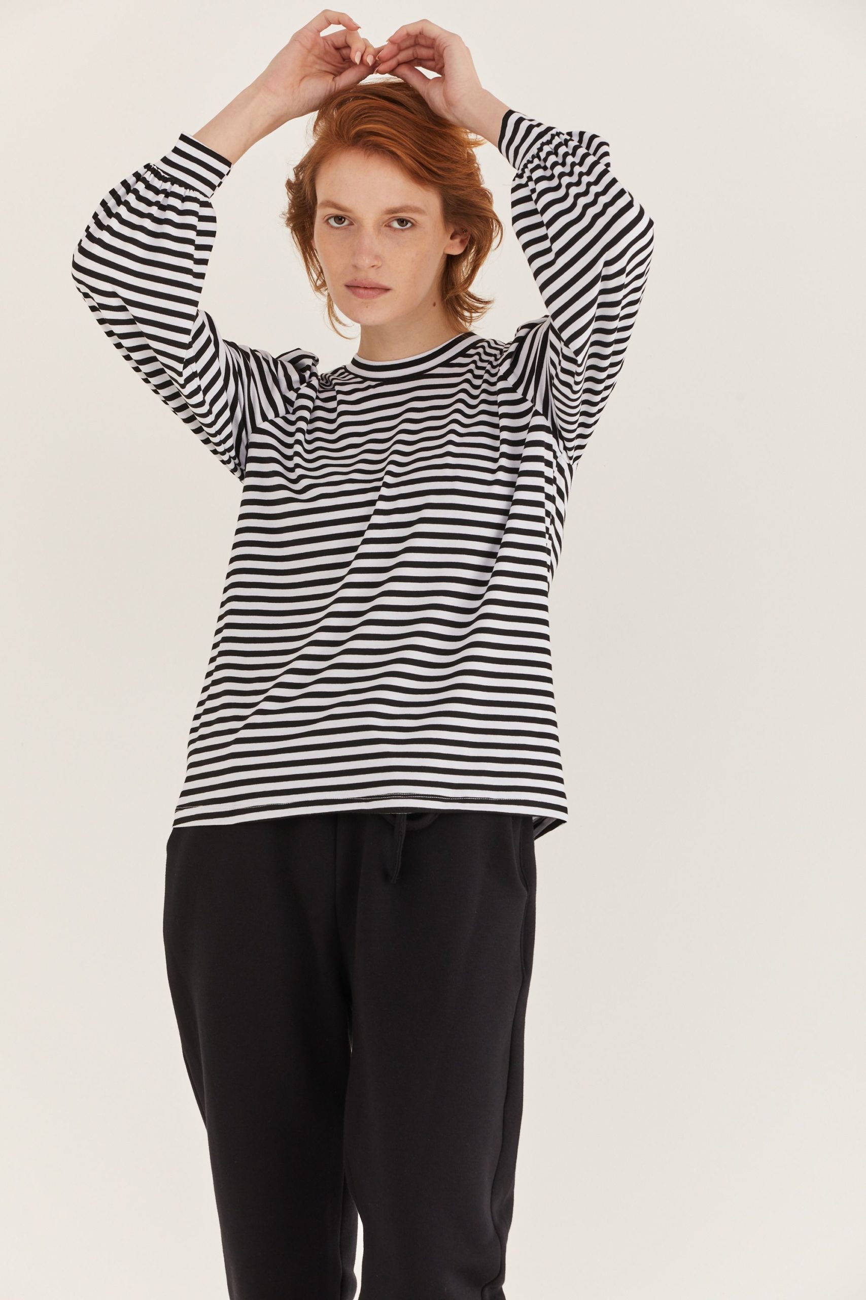 דייב-שרוול-ארוך-שחור-לבן-02-scaled