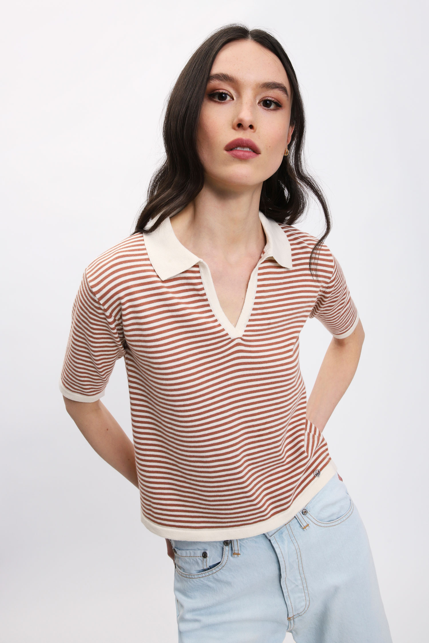 02897_M710822030_01_IF_