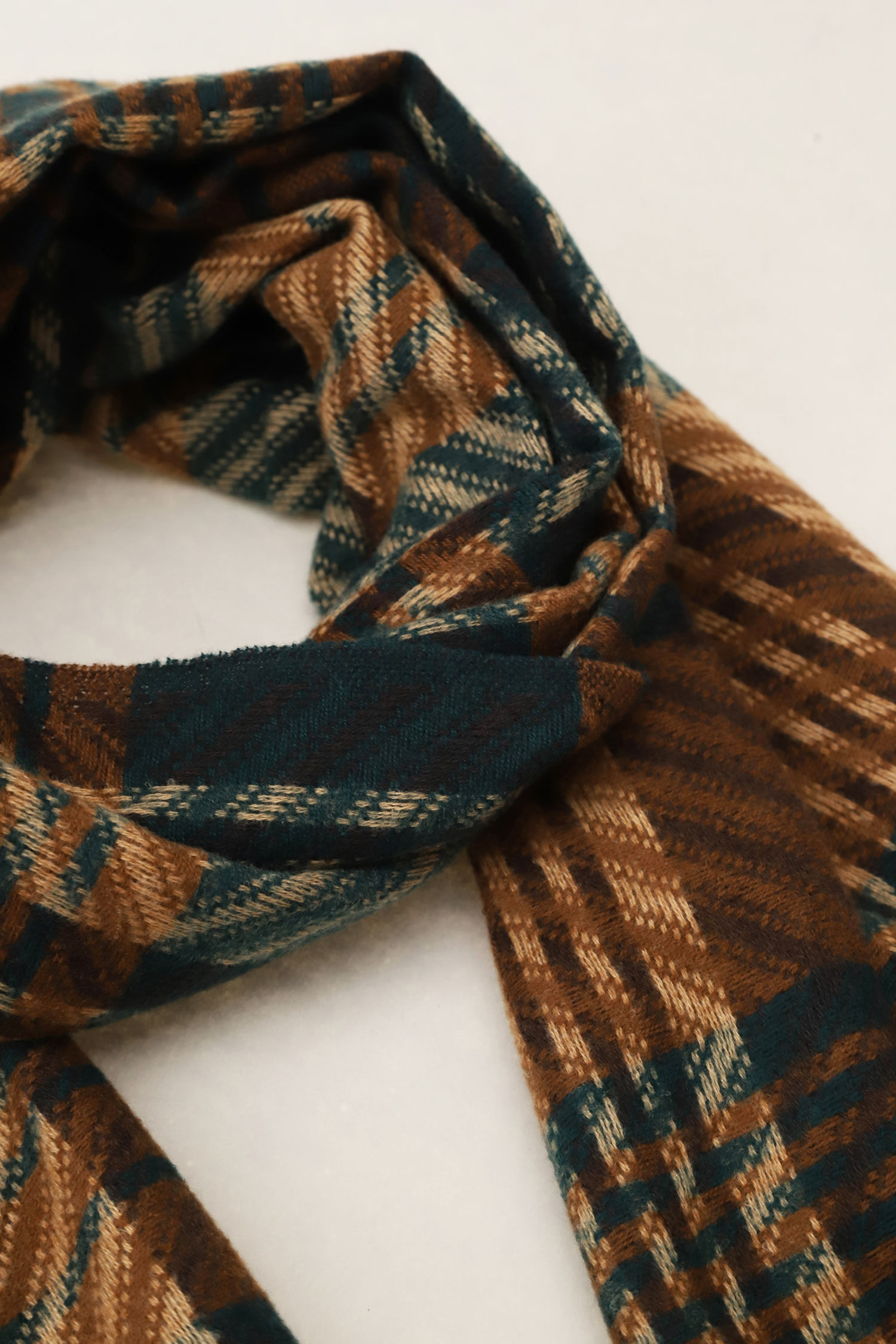 01715_947812250_01_L